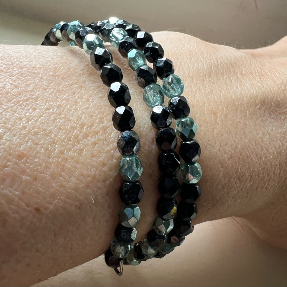 Bracelets - Memory-wire with sparkly glass beads